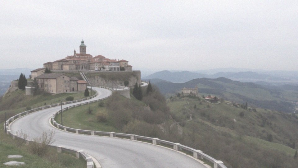 Jakie są bliskie relacje San Marino z Włochami?